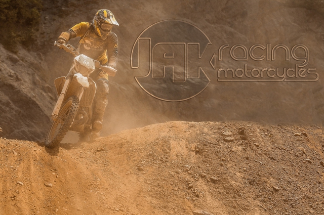 2025 jak racing titelbild