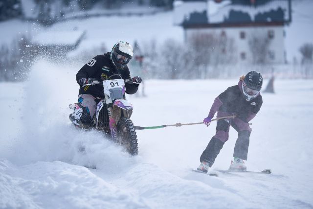 Skijoering24.12.2025: 11. Holzknecht Skijöring in Gosau am Dachstein, Oberösterreich, ÖsterreichFoto: © 2025 Martin Bihounek