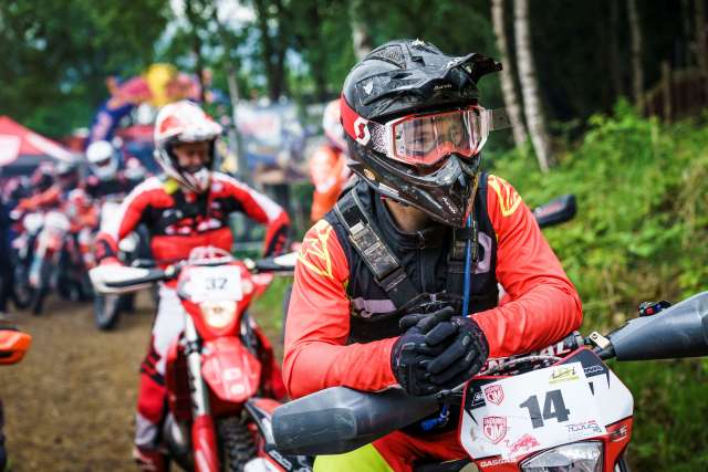 0522 red3
