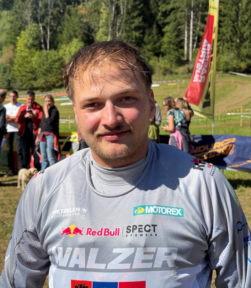 1003 walz2