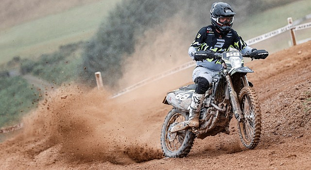 TRIUMPH feiert erfolgreiche Premierensaison mit der TF 250-E 1029 tri1